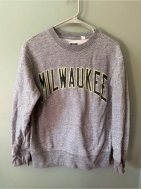 Tailgate Milwaukee Bucks Gray Crewneck Sweatshirt Size S